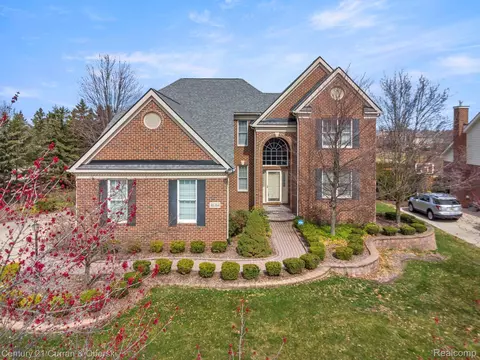 46384 Pinehurst Dr, Northville, MI 48168