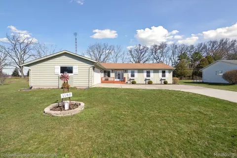 1180 Alice Dr, Lapeer, MI 48446