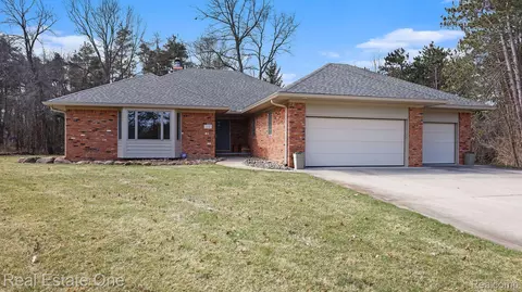 312 Sequoia Ln, Addison, MI 48367