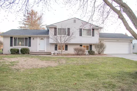 6366 Walker Dr, Troy, MI 48085