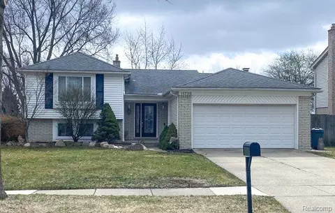 11738 Cavalier Dr, Sterling Heights, MI 48313