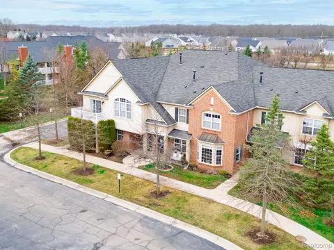 47752 Pembroke Dr, Canton, MI 48188