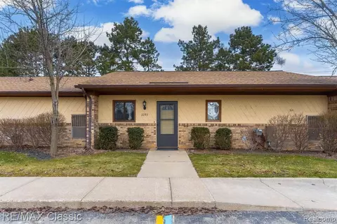 2293 N Milford Rd #104, Highland, MI 48357