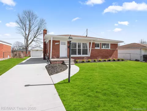 2425 Sherwood St, Trenton, MI 48183