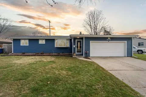 504 Cynthia Dr, Flushing, MI 48433