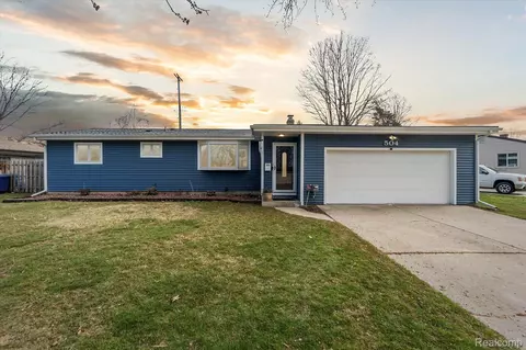 504 Cynthia Dr, Flushing, MI 48433