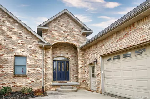 2468 Misty Ln, Davison, MI 48423