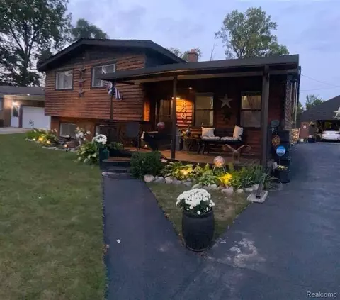 2830 Riegle Ave, Flint, MI 48506
