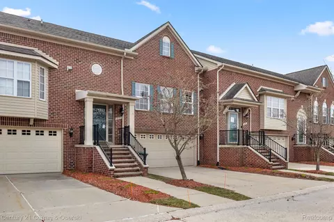 13195 Golf Pointe Dr, Taylor, MI 48180