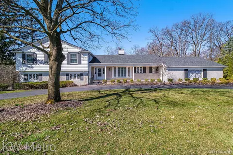 28233 Danvers Dr, Farmington Hills, MI 48334