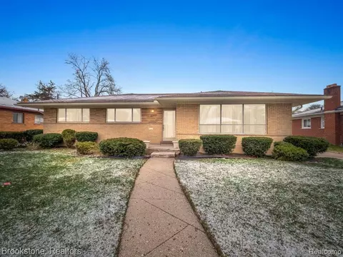 25180 Southwood Dr, Southfield, MI 48075