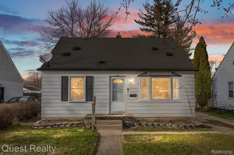 60 Clair St, Mount Clemens, MI 48043