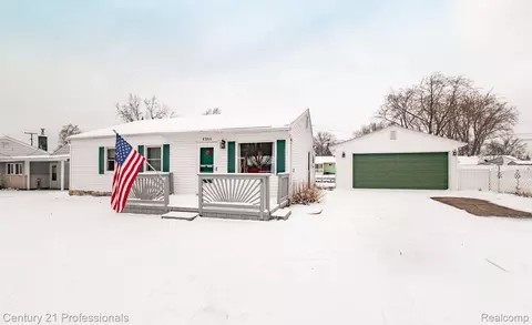 4066 Athens Ave, Waterford, MI 48329