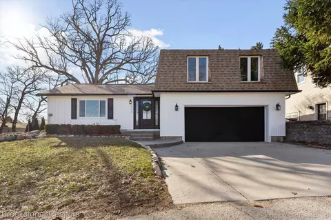 633 Detroit Ave, Lake Orion, MI 48362