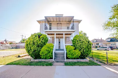 9633 Buffalo St, Hamtramck, MI 48212