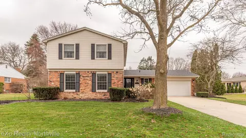 42224 Sunnydale Ln, Northville, MI 48168
