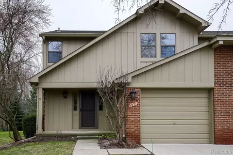 1977 Pondview, Rochester Hills, MI 48309