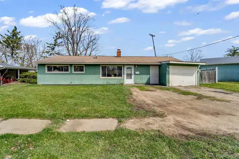 1718 Bayberry Ln, Flint, MI 48507