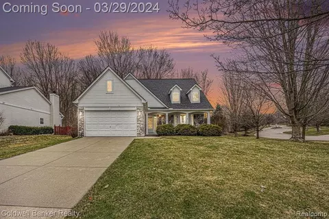 6039 Ravine Ct, Clarkston, MI 48348