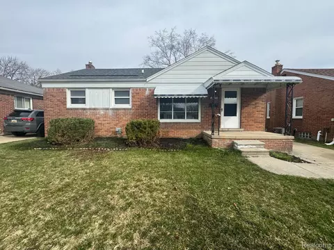 18351 Buckhannon St, Roseville, MI 48066