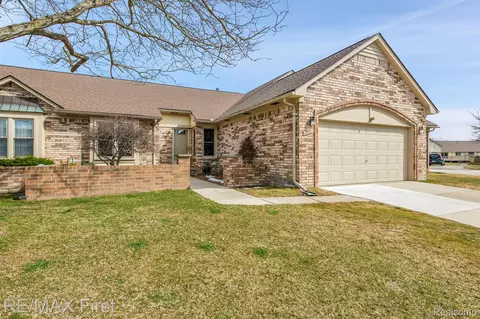 43570 Riverbend Dr N, Clinton Township, MI 48038