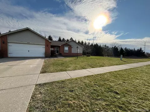 350 Andrea Ave, Linden, MI 48451