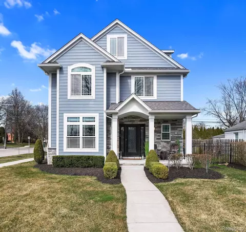 2005 Dorchester Rd, Birmingham, MI 48009