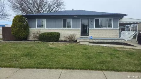 16001 Secretariat Ave, Roseville, MI 48066