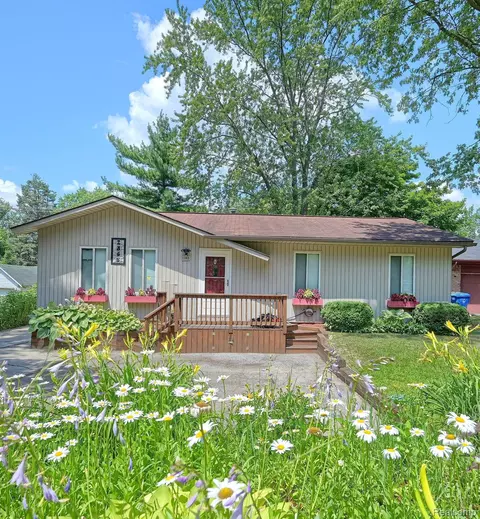 2345 Silver Lake Rd, Waterford, MI 48328