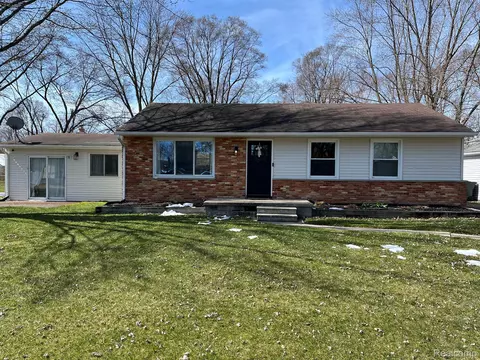 45847 Cumberland St, Shelby Township, MI 48317