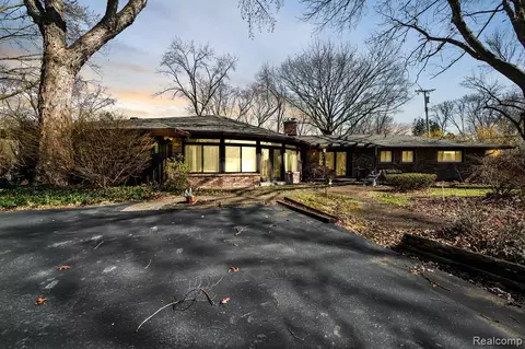 31521 Staman Cir, Farmington Hills, MI 48336