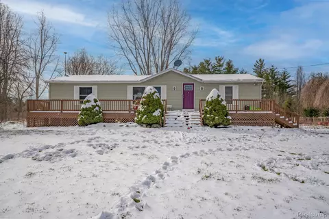 9265 Rolston Rd, Argentine, MI 48436