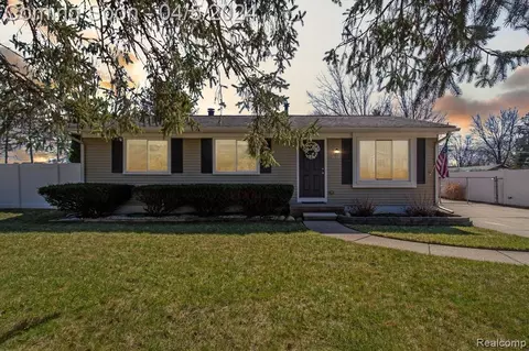 2176 Jarman Dr, Troy, MI 48085