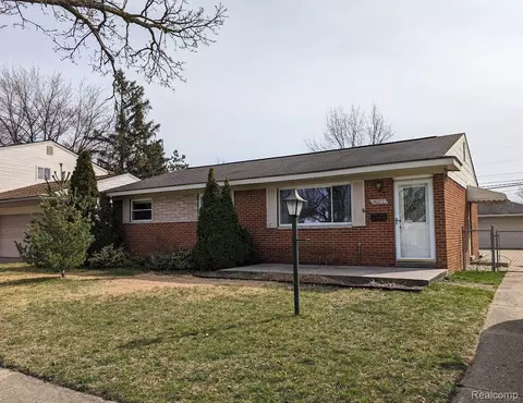 40715 Pinetree Dr, Plymouth, MI 48170