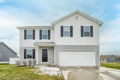 2099 Brier Crest Dr, Davison, MI 48423