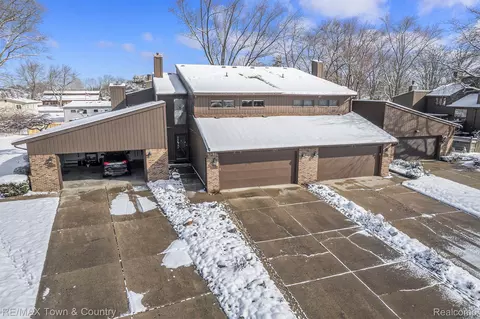 1418 Beaumont Crt Ct, Flushing, MI 48433