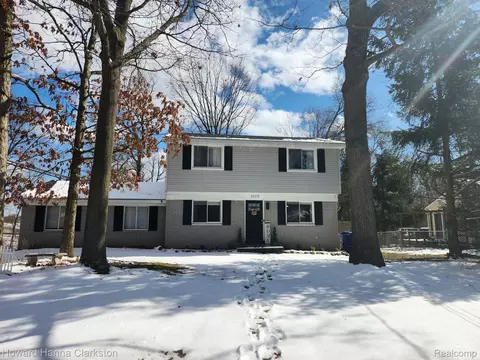 3505 Lakewood Dr, Waterford, MI 48329