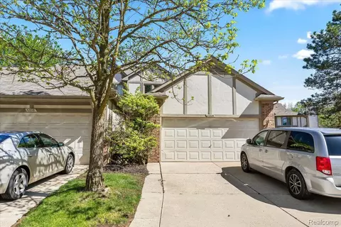 42006 Saratoga Cir #109, Canton, MI 48187