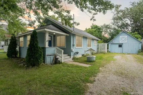 11452 Dexter St, Vienna, MI 48420