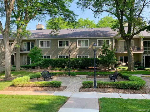 1113 N Old Woodward Ave #34, Birmingham, MI 48009