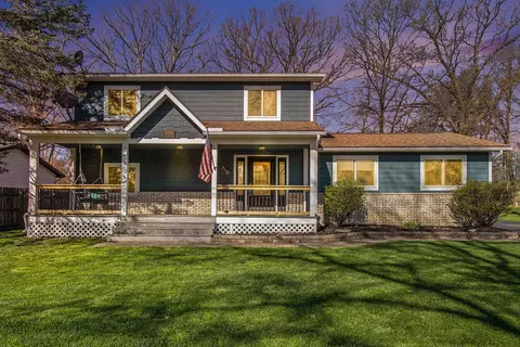 5147 Lake Grove Dr, White Lake, MI 48383