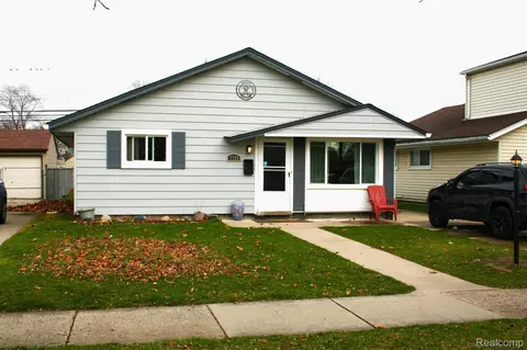 7721 Monroe Blvd, Taylor, MI 48180