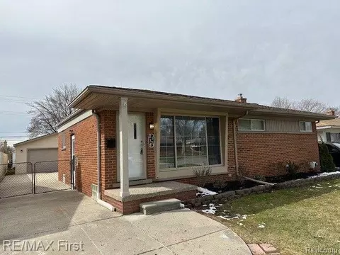 23324 Recreation St, Saint Clair Shores, MI 48082