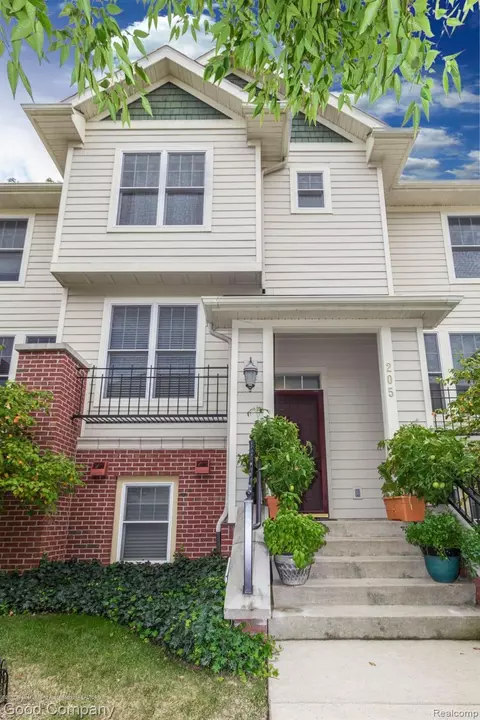 205 E Saint Joseph St #12, Lansing, MI 48933
