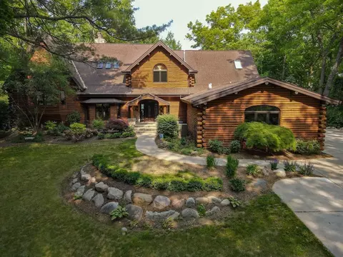 925 Cove Dr, Addison, MI 48367