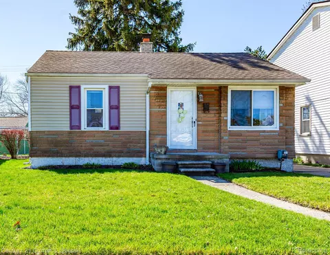 690 E Garfield Ave, Hazel Park, MI 48030