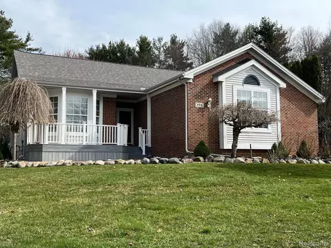 155 Lakeshore Vis, Oceola, MI 48843