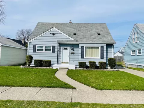 16721 Mayfield St, Roseville, MI 48066