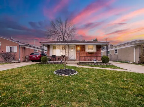 8220 Gerald Ave, Warren, MI 48093