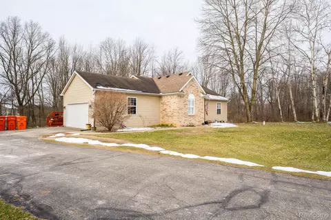 6643 E Julie, Byron, MI 48418